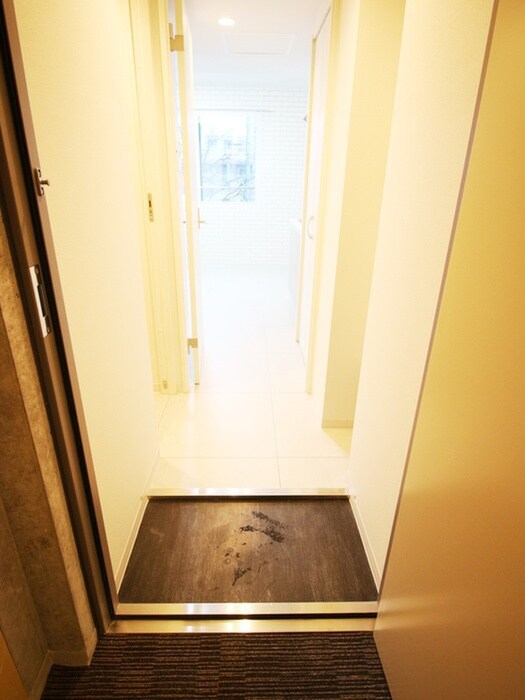 物件内観写真16　(玄関)