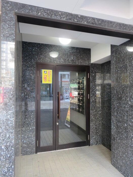 物件外観写真4　(エントランス部分)