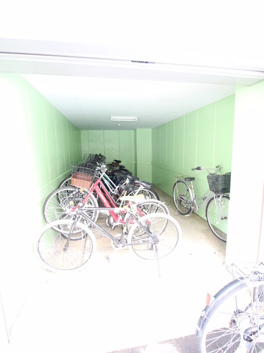 物件外観写真3　(駐輪場)