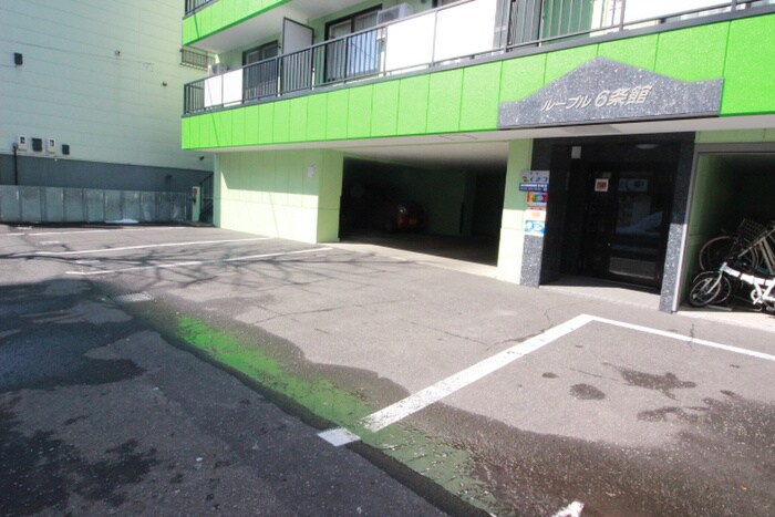 物件外観写真5　(駐車場)