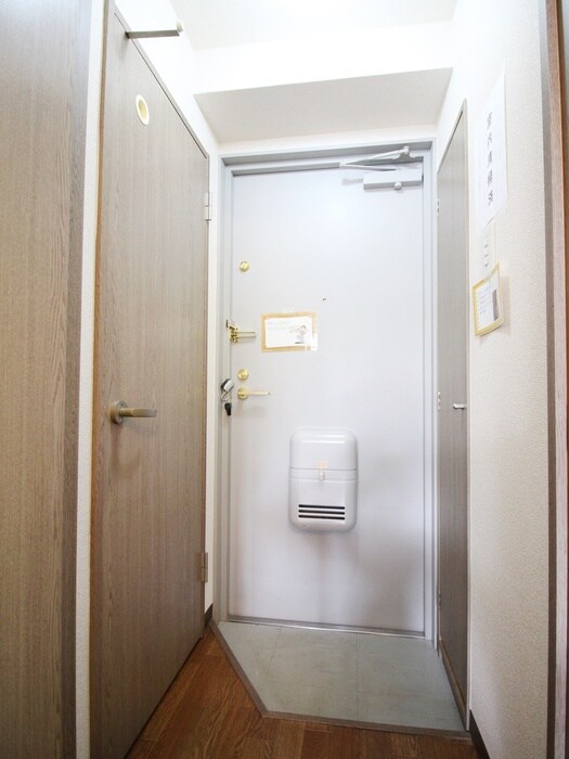 物件内観写真16　(玄関)