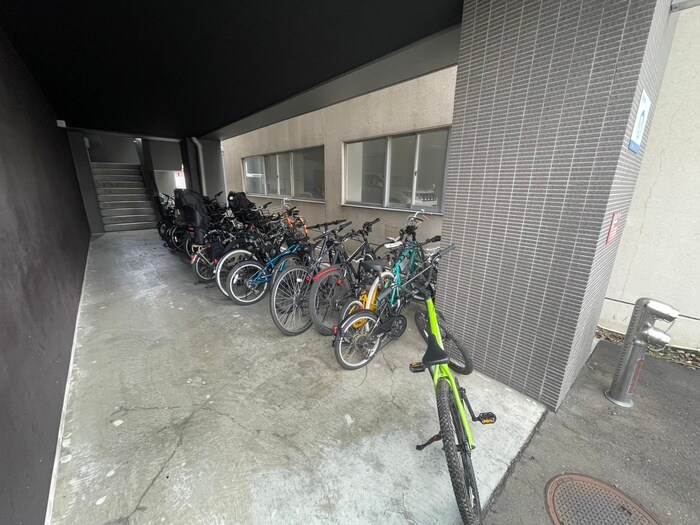 物件外観写真4　(駐輪場)