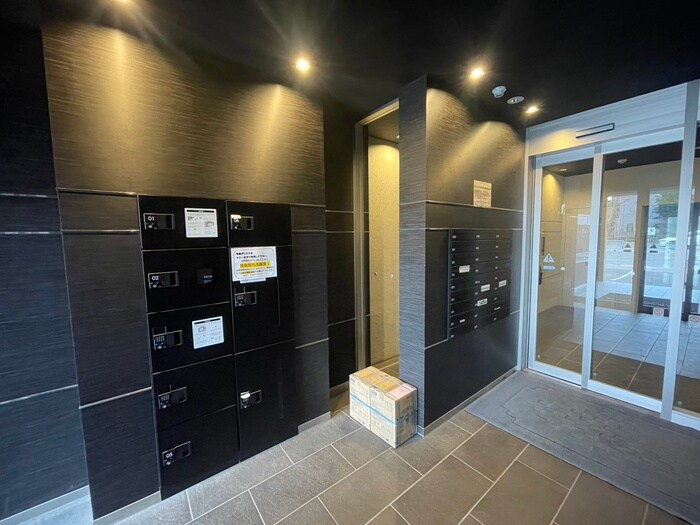 物件外観写真6　(エントランス部分)