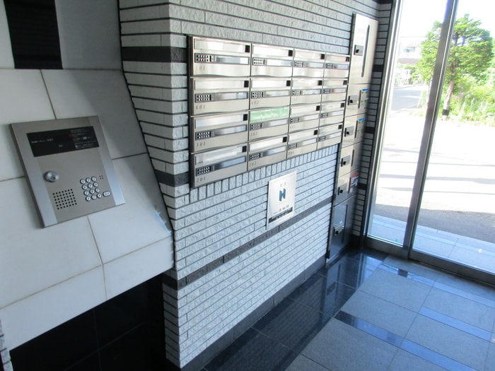 物件外観写真4　(エントランス部分)