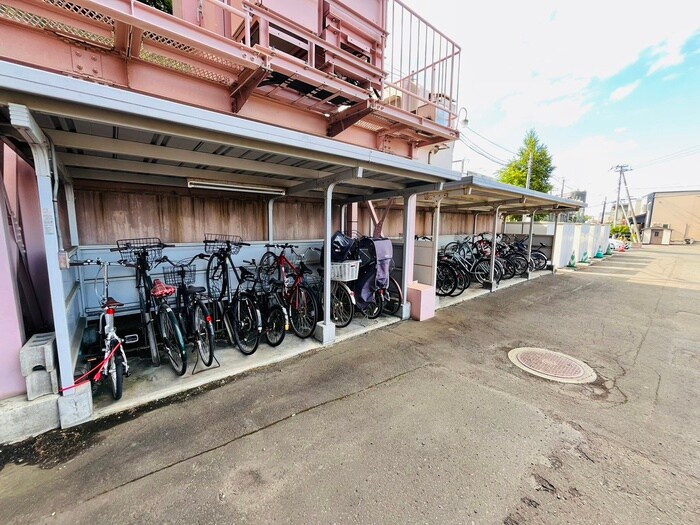 物件外観写真2　(駐輪場)