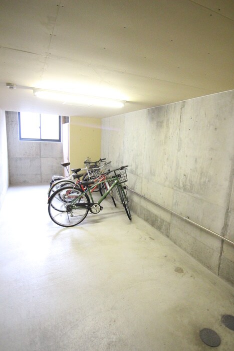 物件外観写真5　(駐輪場)