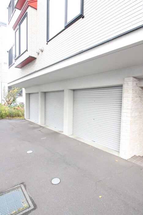 物件外観写真6　(駐車場)