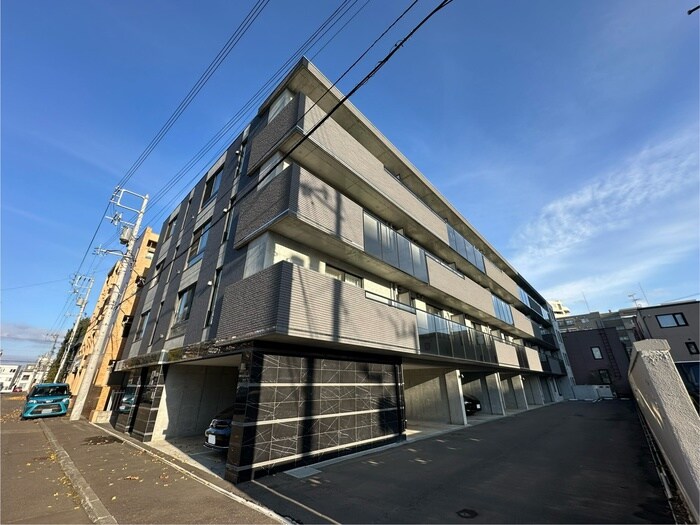 アルファスクエア宮の森2条の物件外観写真