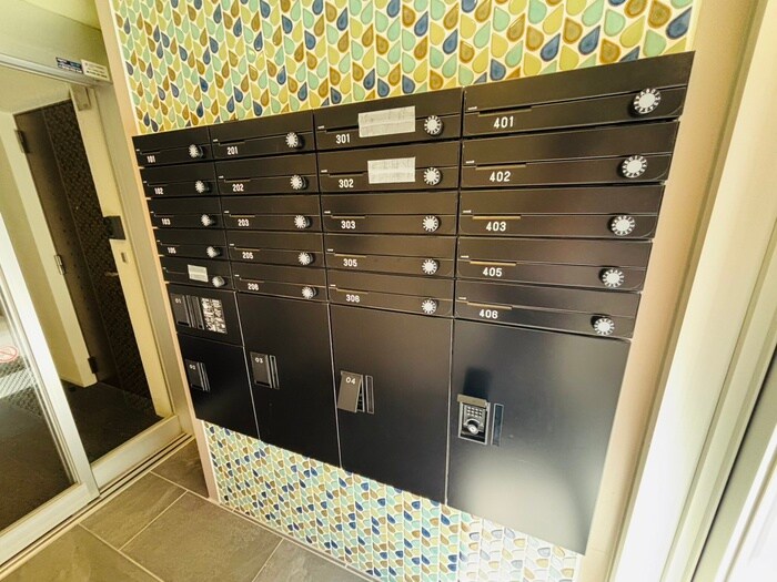 物件外観写真3　(エントランス部分)