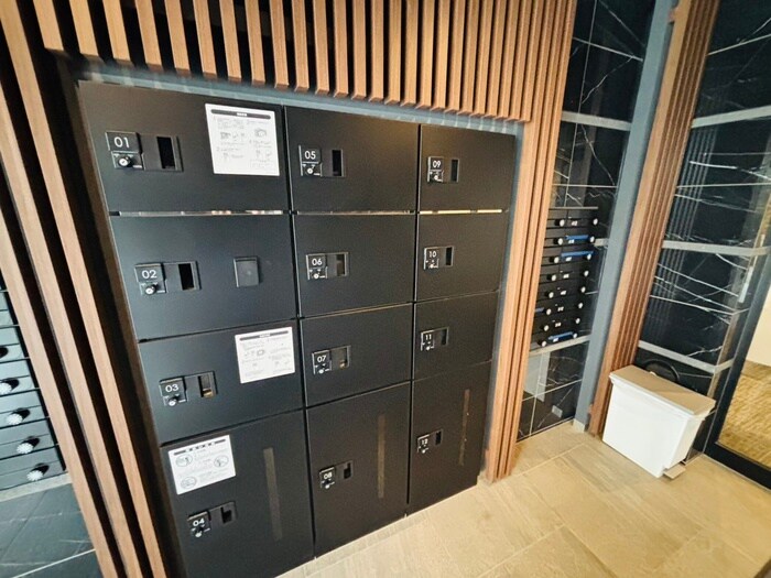 物件外観写真5　(エントランス部分)