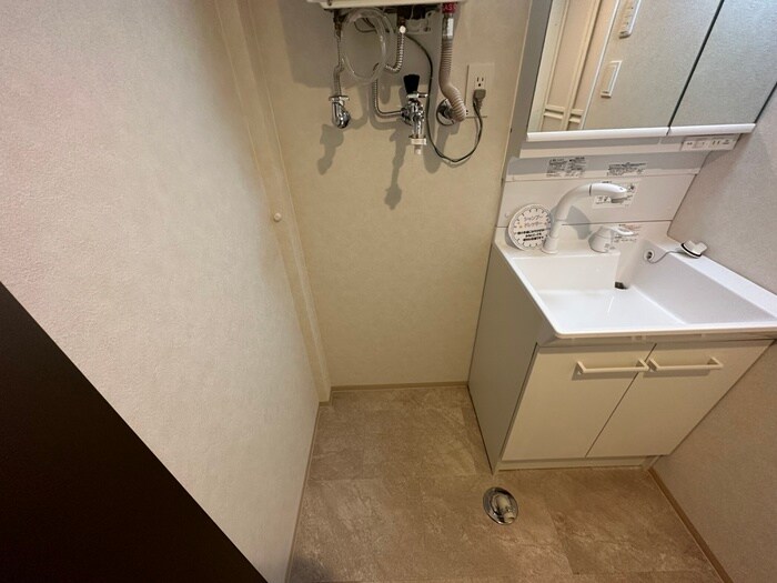 物件内観写真10　(洗濯機置場)