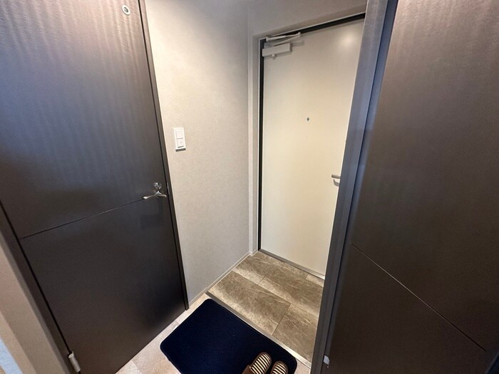 物件内観写真13　(玄関)