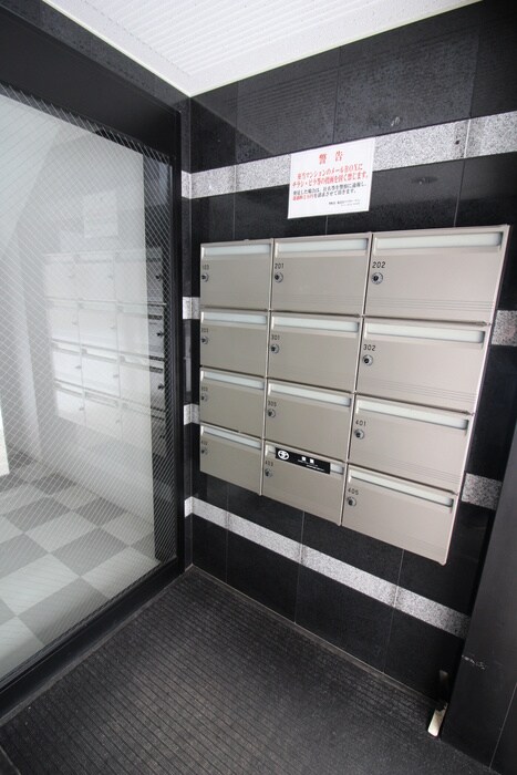 物件外観写真4　(エントランス部分)