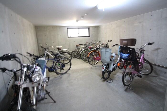 物件外観写真5　(駐輪場)