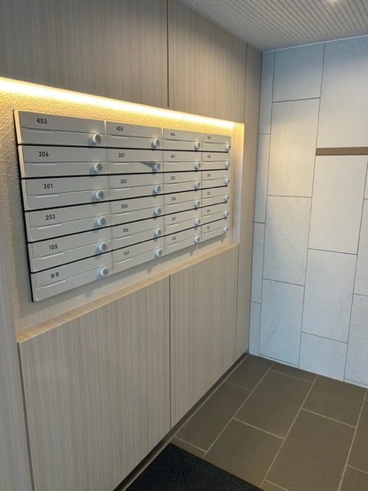 物件外観写真6　(エントランス部分)