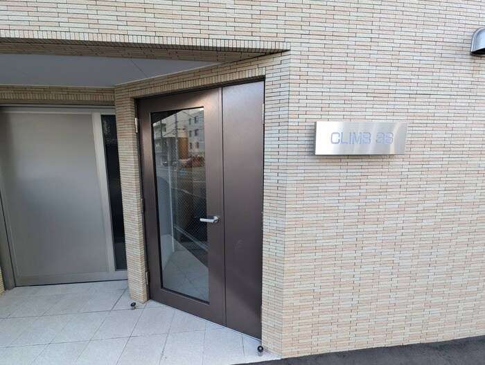 物件外観写真4　(エントランス部分)