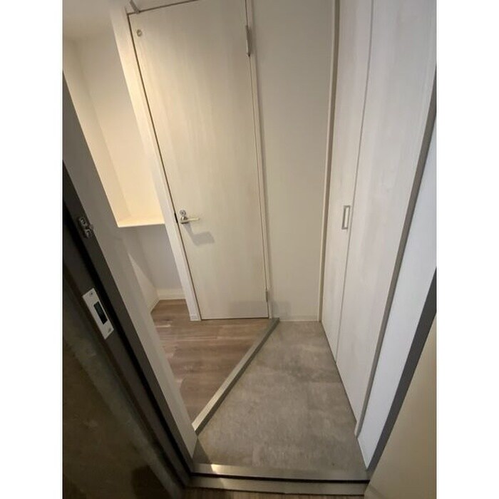 物件内観写真14　(玄関)