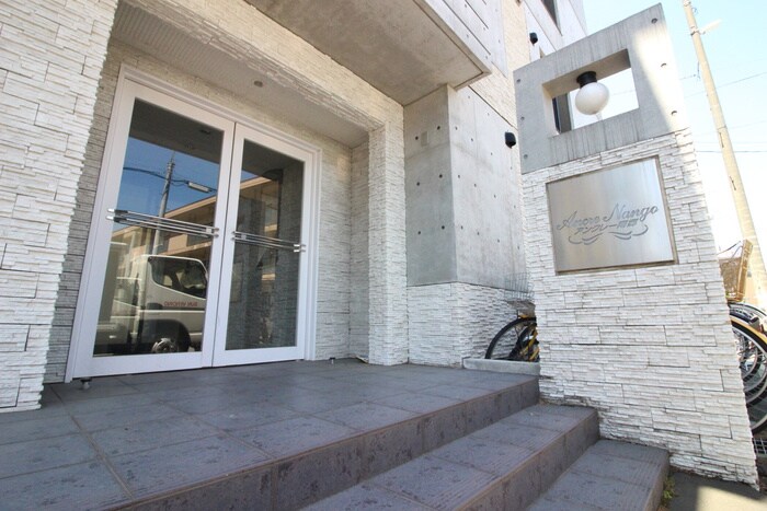 物件外観写真3　(エントランス部分)