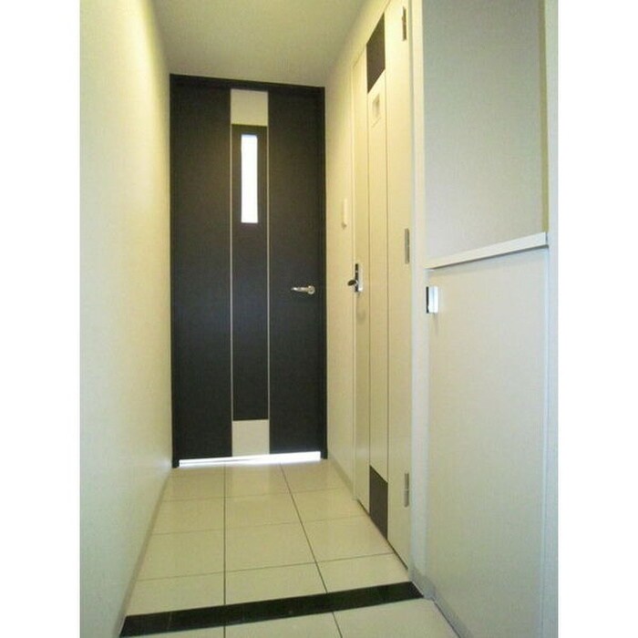 物件内観写真9　(玄関)