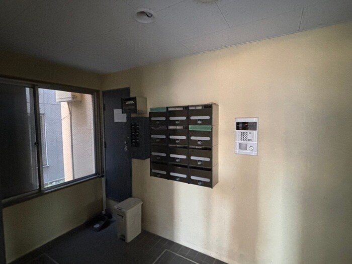 物件外観写真4　(エントランス部分)