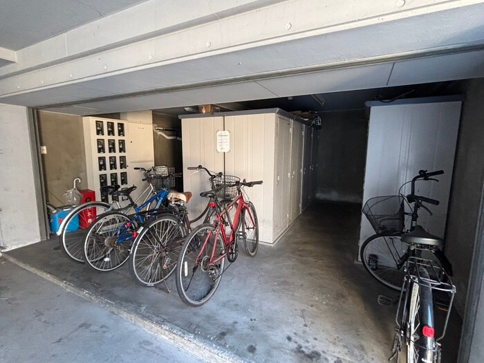 物件外観写真6　(駐輪場)