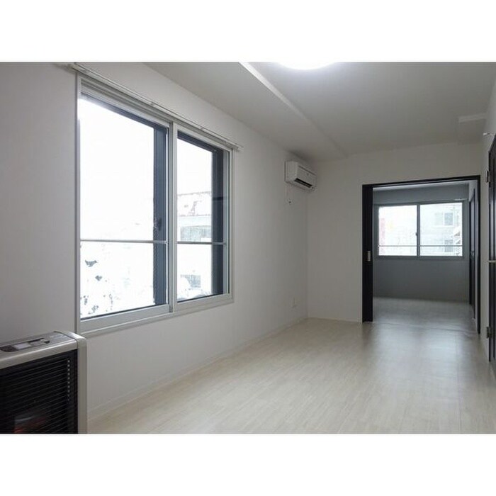 物件内観写真2　(居室)