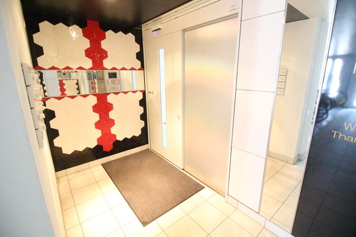 物件外観写真4　(エントランス部分)