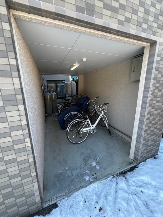 物件外観写真3　(駐輪場)