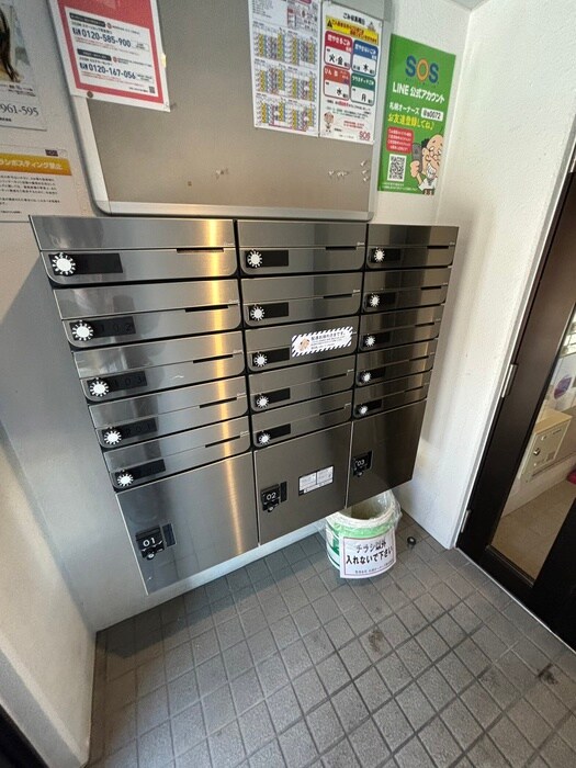 物件外観写真4　(エントランス部分)