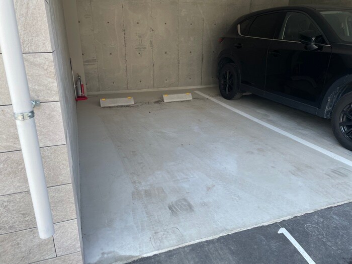 物件外観写真5　(駐車場)