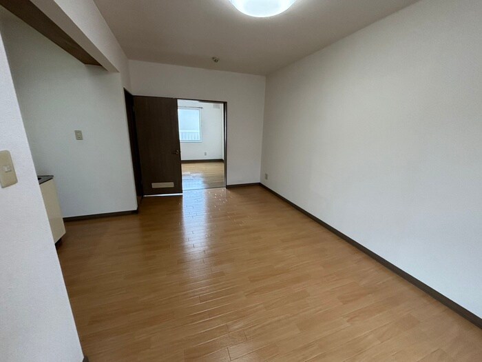 物件内観写真4　(居室)