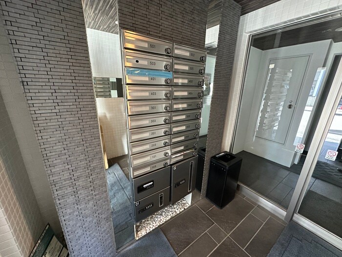 物件外観写真6　(エントランス部分)