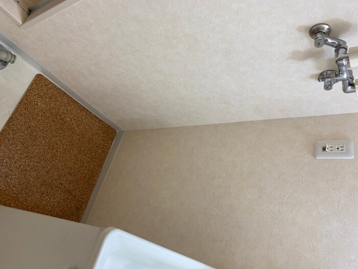 物件内観写真14　(洗濯機置場)