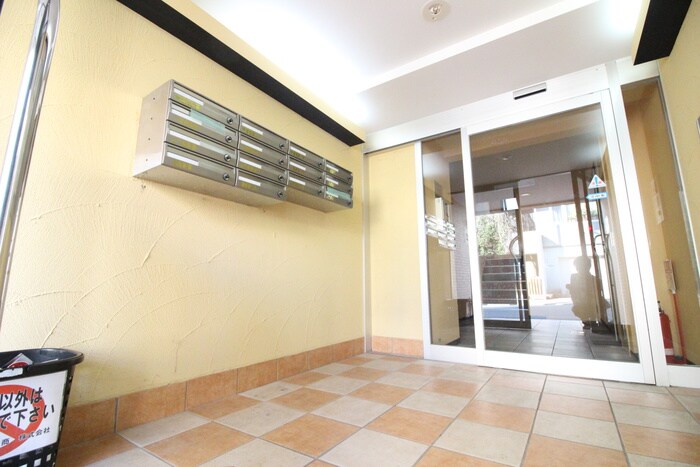 物件外観写真4　(エントランス部分)