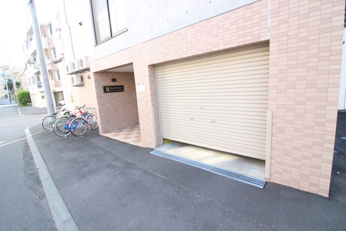 物件外観写真5　(駐車場)