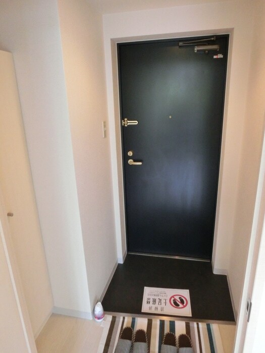 物件内観写真16　(玄関)