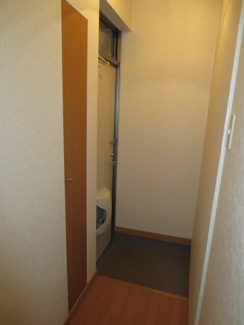 物件内観写真12　(玄関)