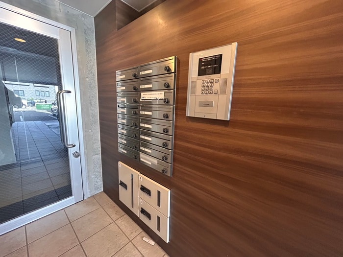 物件外観写真4　(エントランス部分)