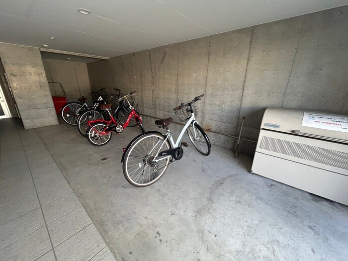 物件外観写真5　(駐輪場)