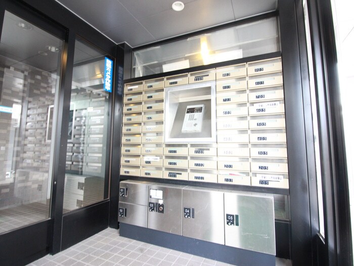 物件外観写真4　(エントランス部分)