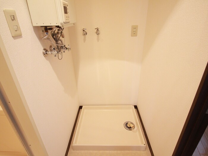 物件内観写真13　(洗濯機置場)