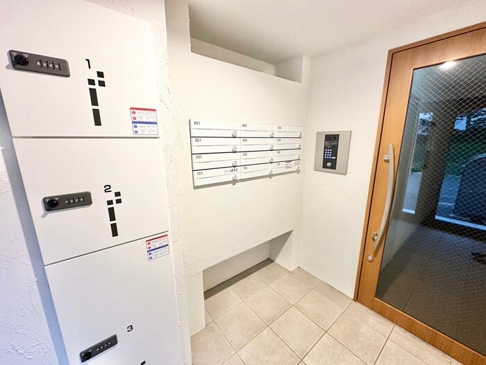 物件外観写真3　(エントランス部分)