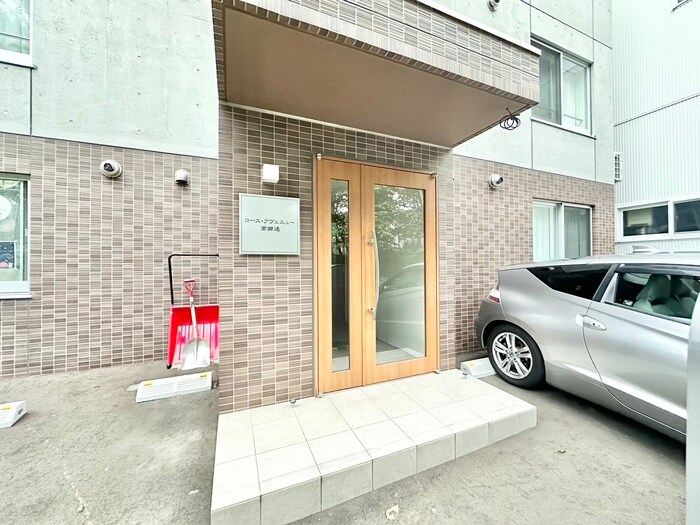 物件外観写真4　(エントランス部分)