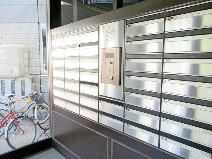 物件外観写真3　(エントランス部分)