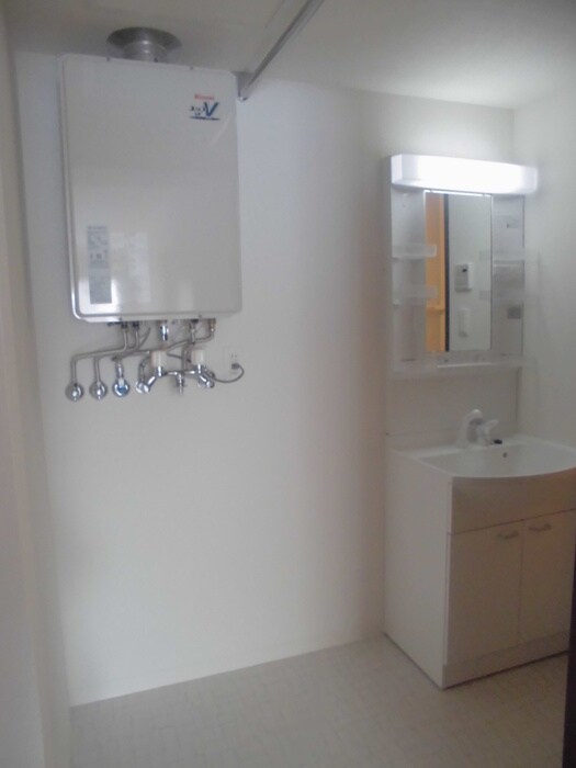 物件内観写真14　(洗濯機置場)