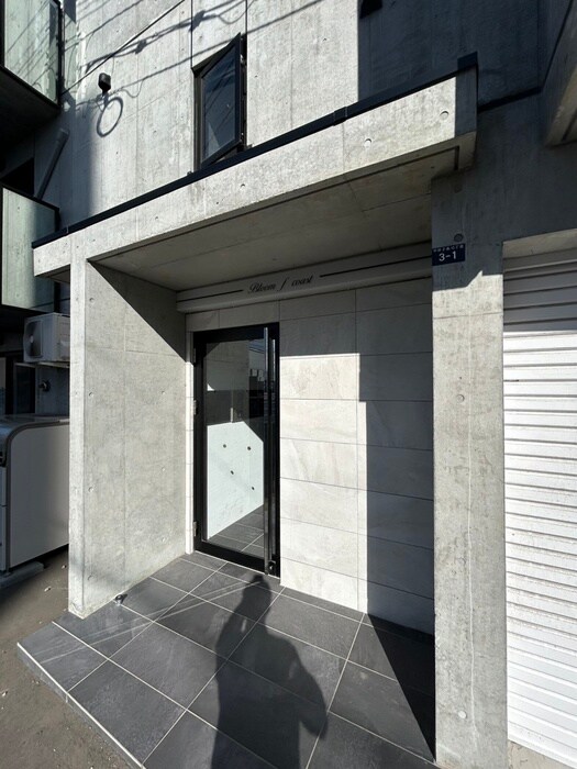 物件外観写真6　(エントランス部分)