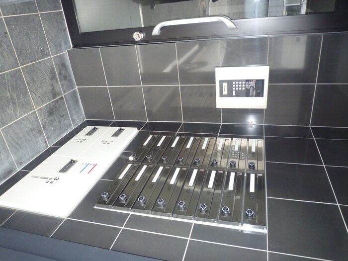 物件外観写真4　(エントランス部分)