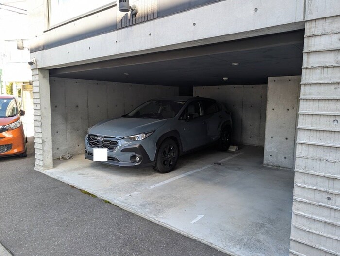 物件外観写真3　(駐車場)