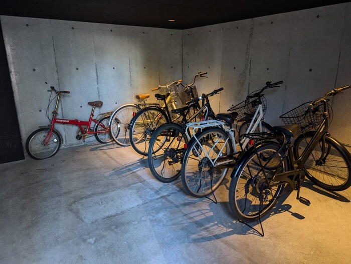 物件外観写真4　(駐輪場)