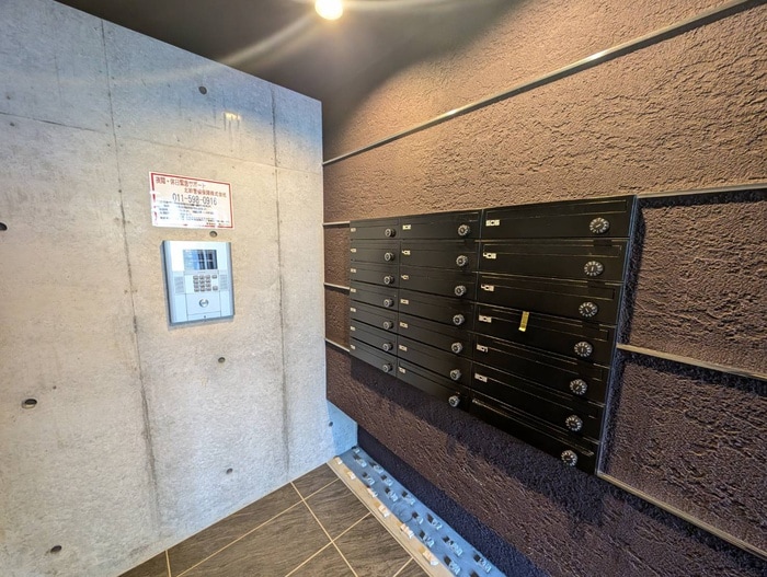 物件外観写真5　(エントランス部分)